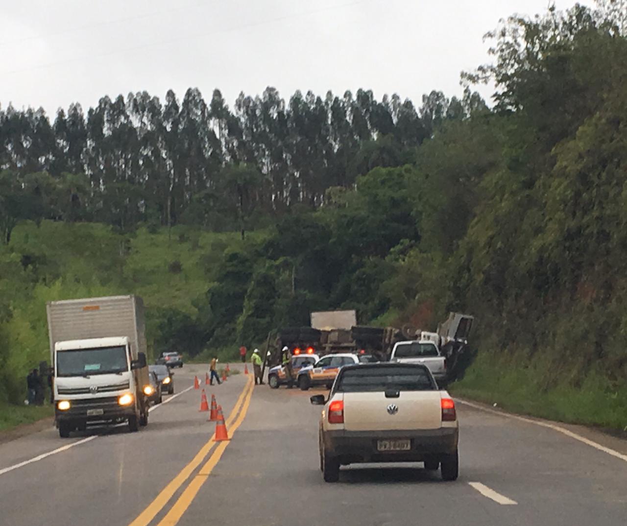 Tombamento Acidente Carreta Provoca Lentid O Na Mg Sa Da De