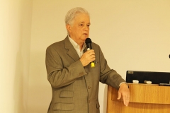 Dr. Roberto Barros